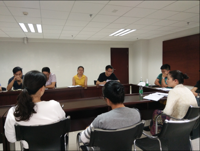 学生工作副主任彭博娜在会上讲话