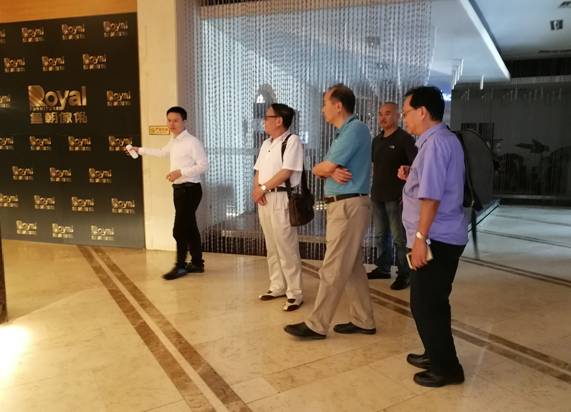 王院长一行参观皇朝傢俬集团有限公司图一