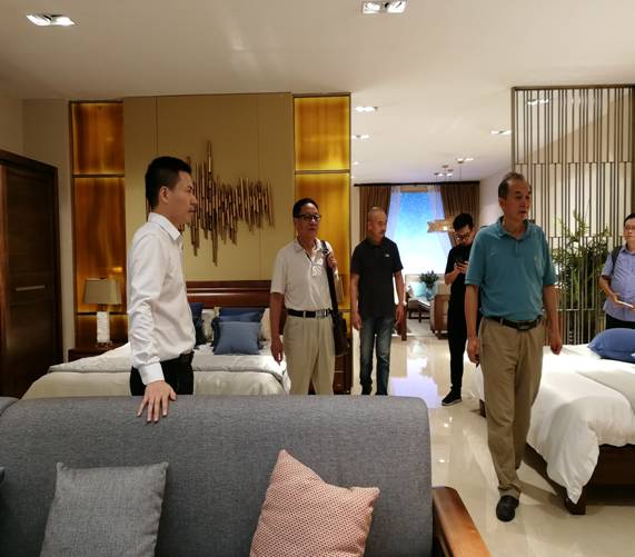 王院长一行参观皇朝傢俬集团有限公司图二